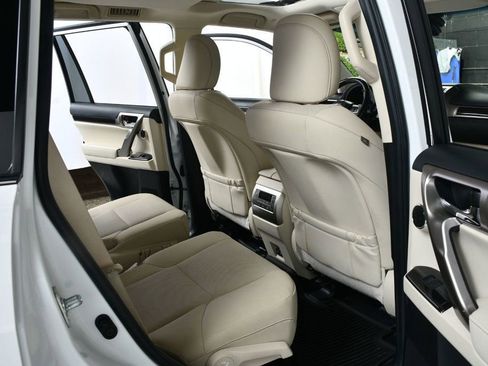 Used 2021 Lexus GX 460 Premium w/ Accessory Package AWD/4WD image 36
