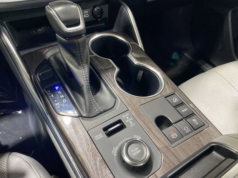 Used 2023 Toyota Highlander Limited image 22