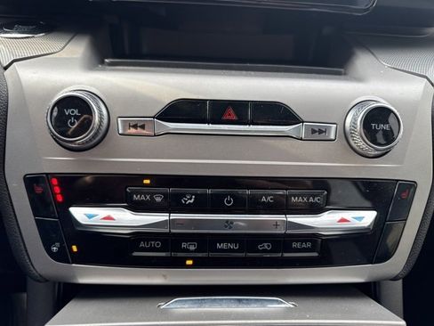 Used 2022 Ford Explorer XLT w/ Equipment Group 202A image 34