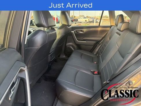 Used 2021 Toyota RAV4 XLE Premium image 18