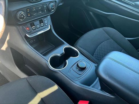 Used 2019 GMC Terrain SLE FWD image 18