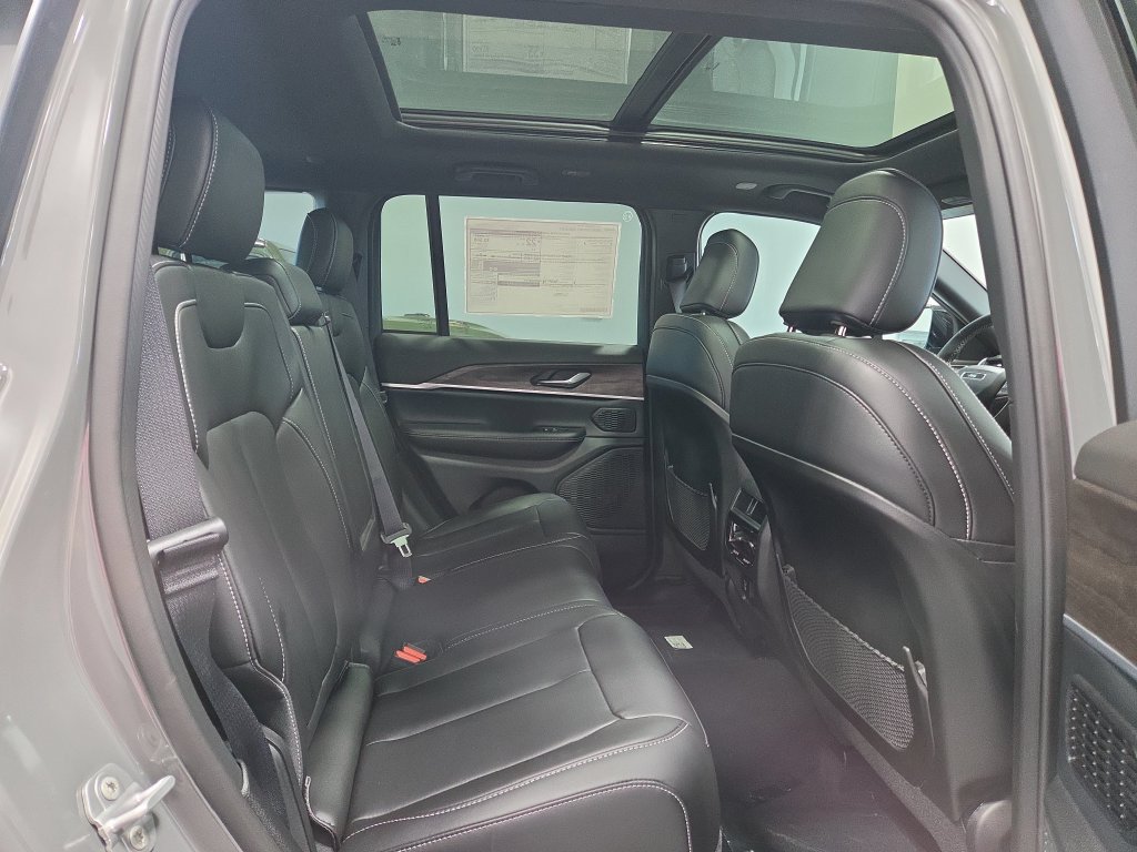 New 2027 Jeep Grand Cherokee Limited AWD/4WD image 10