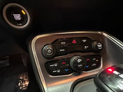 Used 2018 Dodge Challenger SXT RWD image 17