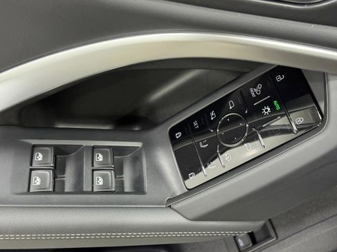 Used 2025 Audi Q5 Premium Plus w/ Premium Plus image 24