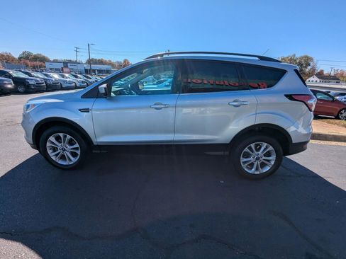 Used 2018 Ford Escape SE w/ Ford Safe & Smart Package image 4