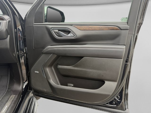 Used 2023 Chevrolet Tahoe Premier w/ Premium Package 2 AWD/4WD image 15