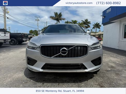 Used 2019 Volvo XC60 T5 R-Design image 8