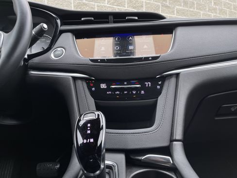 Certified 2025 Cadillac XT5 Premium Luxury image 33