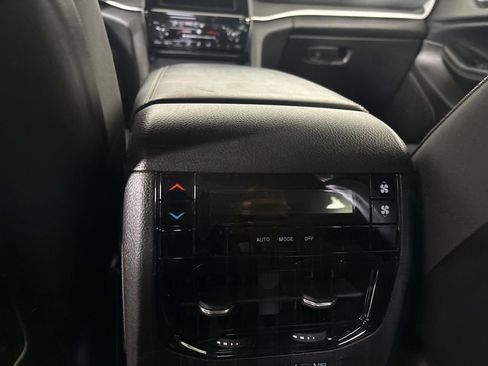 Used 2023 Jeep Grand Cherokee L Laredo AWD/4WD image 22