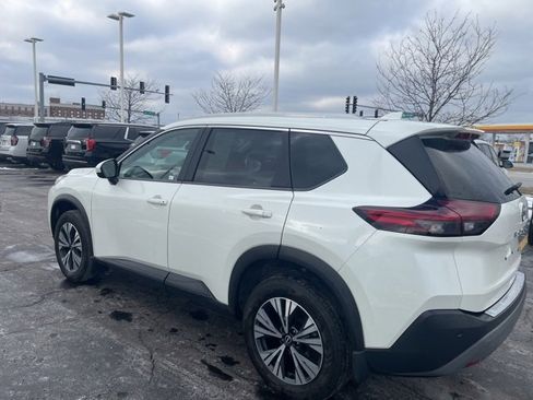 Used 2023 Nissan Rogue SV w/ SV Premium B Package image 4