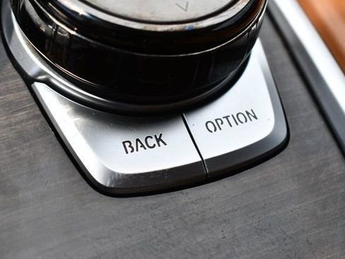 Used 2018 BMW 750i image 36