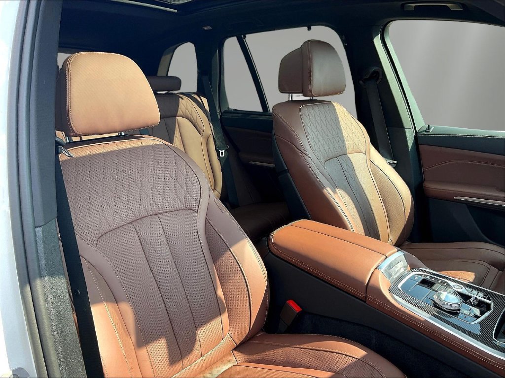 Used 2025 BMW X5 M60i AWD/4WD image 28