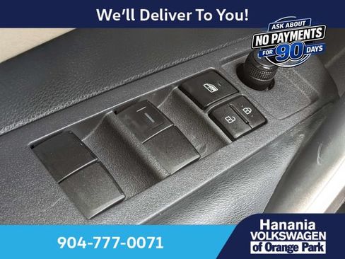 Used 2021 Toyota Corolla SE FWD image 23