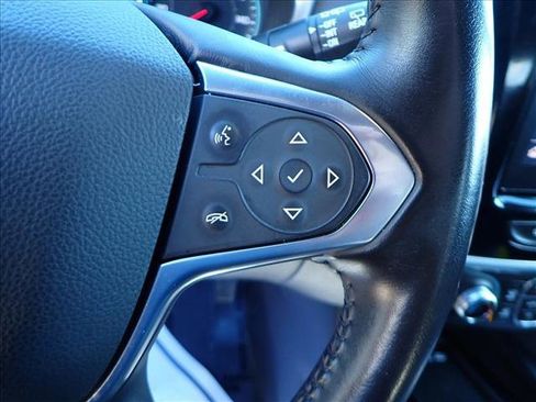 Used 2022 Chevrolet Traverse LT image 16