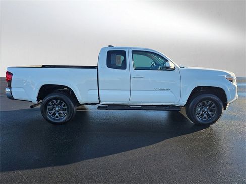 Used 2022 Toyota Tacoma SR5 w/ SR5 Appearance Package (SM) image 68