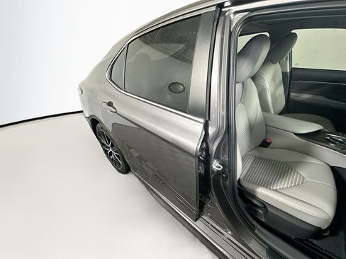 Used 2022 Toyota Camry SE w/ Convenience Package FWD image 28