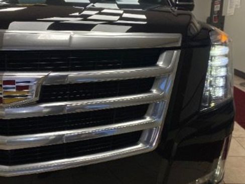 Used 2018 Cadillac Escalade ESV Luxury image 9