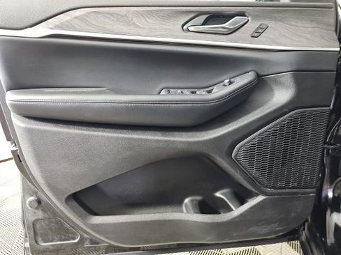 Certified 2024 Jeep Grand Cherokee L Limited w/ Luxury Tech Group II image 12