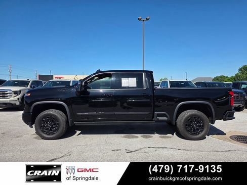 Used 2024 Chevrolet Silverado 2500 High Country w/ High Country Premium Package AWD/4WD image 4