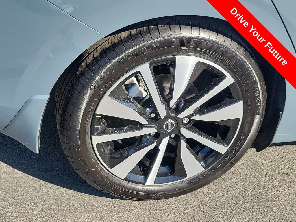 Used 2025 Nissan Sentra SV w/ SV Premium Package FWD image 32