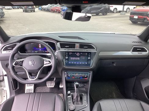 Used 2024 Volkswagen Tiguan SE R-Line AWD/4WD image 17