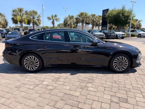 Used 2025 Hyundai Sonata Limited FWD image 8