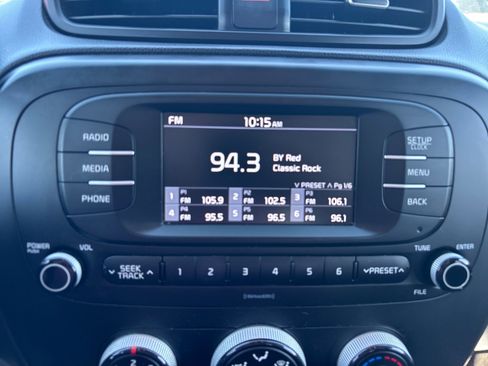 Used 2017 Kia Soul FWD image 28