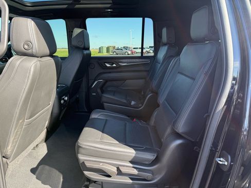 Used 2022 GMC Yukon XL Denali AWD/4WD image 13