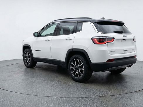 Used 2025 Jeep Compass Trailhawk image 6