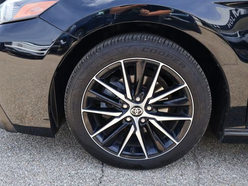 Used 2021 Toyota Camry SE w/ Cold Weather Package FWD image 33