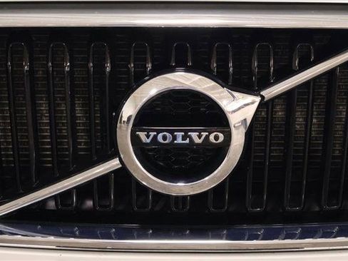 Used 2019 Volvo XC60 T6 Momentum w/ Multimedia Package AWD/4WD image 30