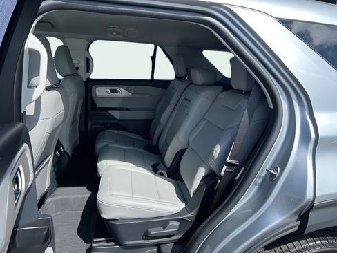 Used 2025 Ford Explorer Active w/ Active Comfort Package image 11