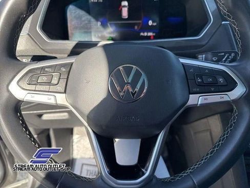 Used 2023 Volkswagen Tiguan SE image 22