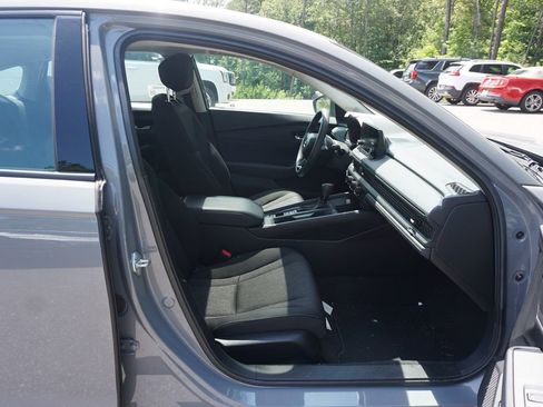 Used 2025 Honda Accord SE image 14