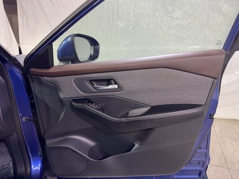 Used 2023 Nissan Rogue SV image 38