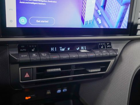 Used 2025 Toyota Camry SE image 20