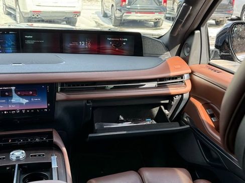 Used 2025 Lincoln Navigator Reserve image 38