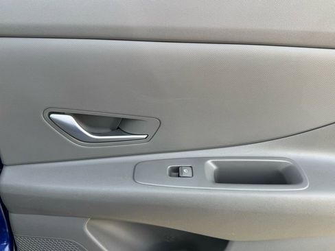 Used 2024 Hyundai Elantra SE image 18