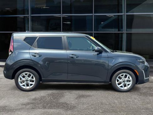 Used 2024 Kia Soul LX w/ Option Group 015 FWD image 4