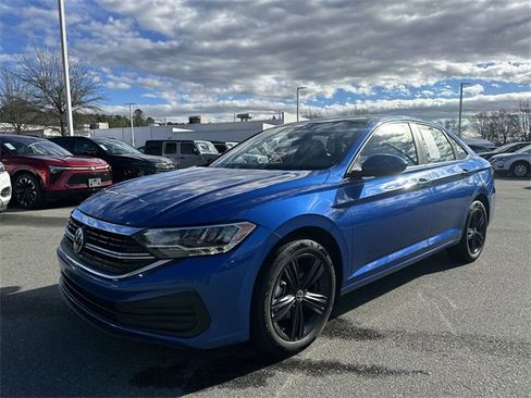 Used 2023 Volkswagen Jetta SE w/ Panoramic Sunroof Package image 1