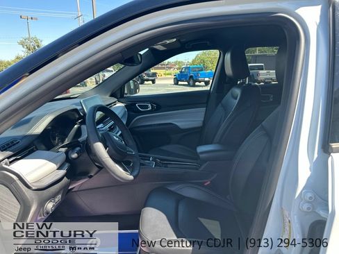 Used 2025 Jeep Compass Limited AWD/4WD image 5