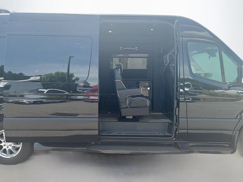 Used 2022 Mercedes-Benz Sprinter 2500 image 9