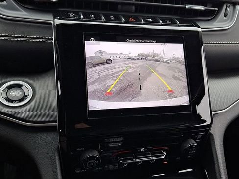 Used 2023 Jeep Grand Cherokee L Laredo image 18