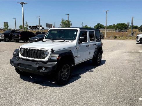 Used 2025 Jeep Wrangler Sport S AWD/4WD image 7