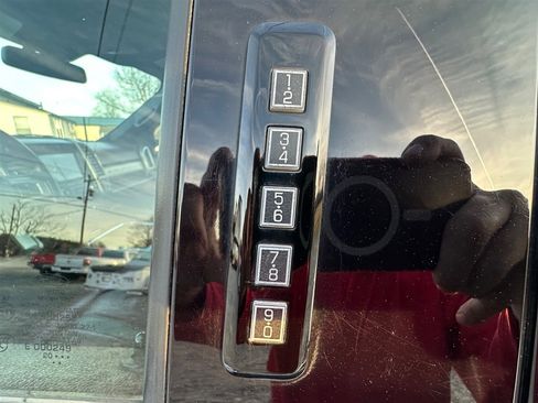 Used 2021 Ford F350 Platinum w/ FX4 Off-Road Package image 39