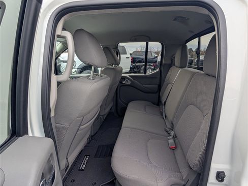 Used 2021 Nissan Frontier SV w/ Midnight Edition Floor Mats image 13