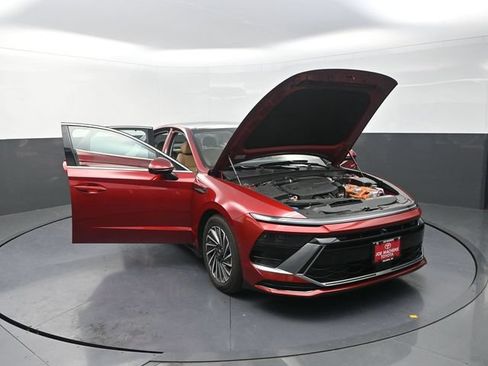 Used 2025 Hyundai Sonata Limited FWD image 39