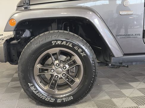 Used 2016 Jeep Wrangler Unlimited Sahara image 10