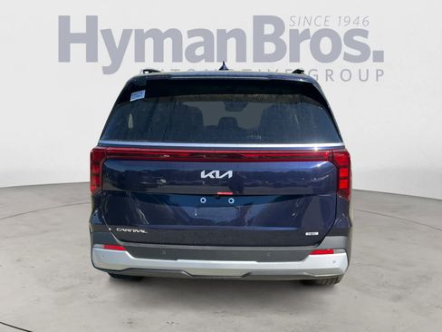 New 2026 Kia Carnival EX FWD image 4