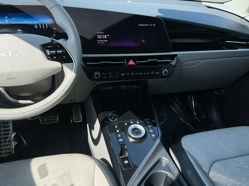 Used 2023 Kia Niro Wave w/ Wave Preserve Package FWD image 12